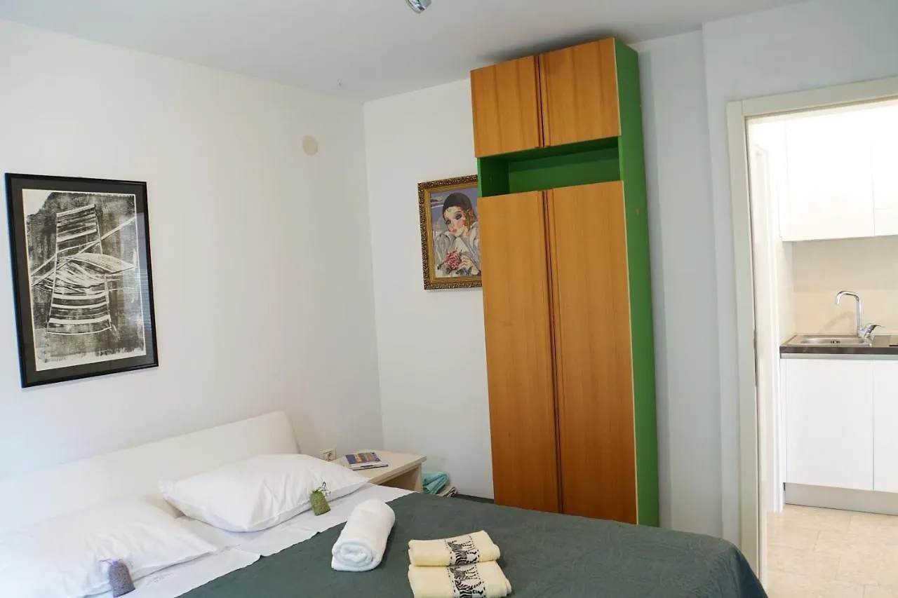 Apartment Flora Pula 0*,  Croatia